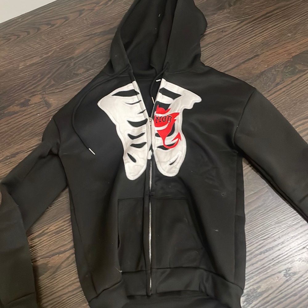 zip up graphic black hoodie